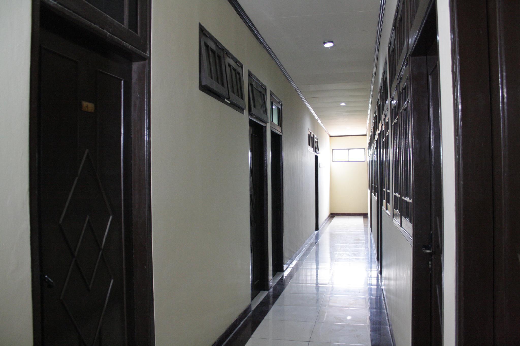 Vaccinated Staff - Oyo 181 Wisma Bintang Jakarta Eksteriør billede
