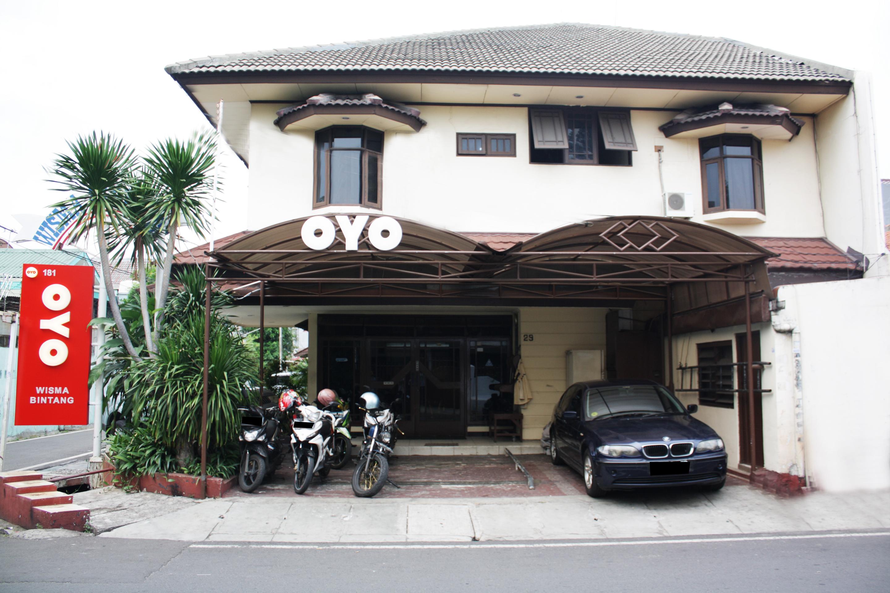 Vaccinated Staff - Oyo 181 Wisma Bintang Jakarta Eksteriør billede